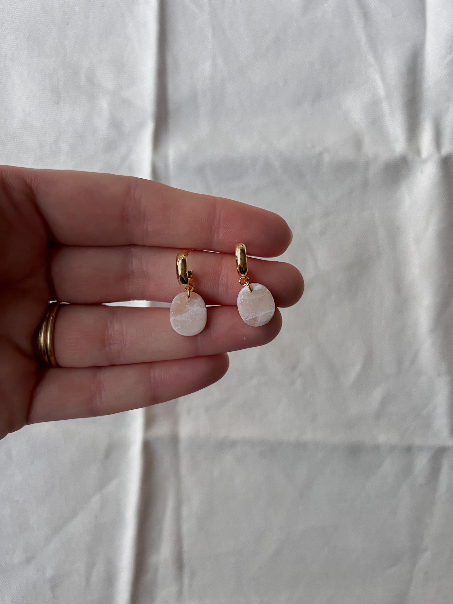 Maggie Dangles | Marble